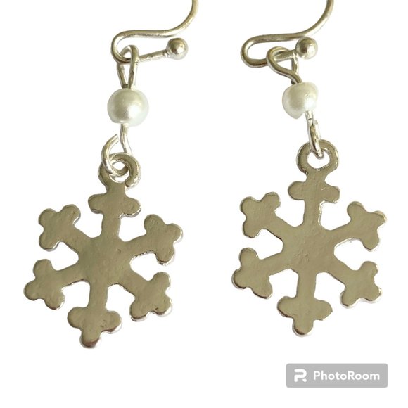 Snowflake Earrings Silver Plated Pearl White Glass Beads Christmas Winter Snow - Picture 1 of 11